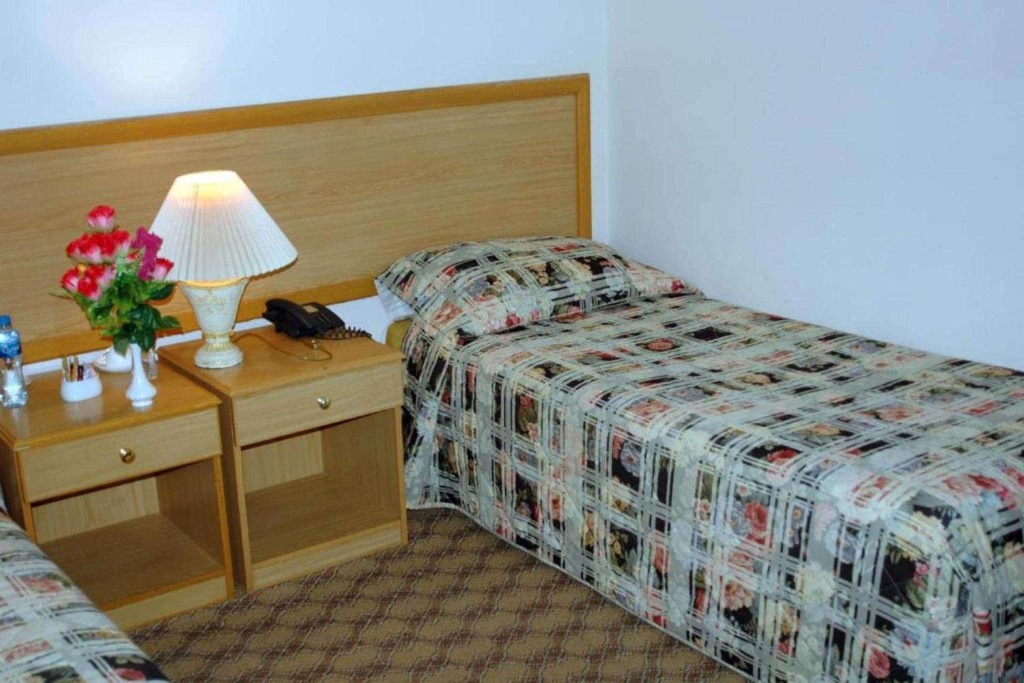 Oyo 142 Al Sharqiya Sands Hotel 3*